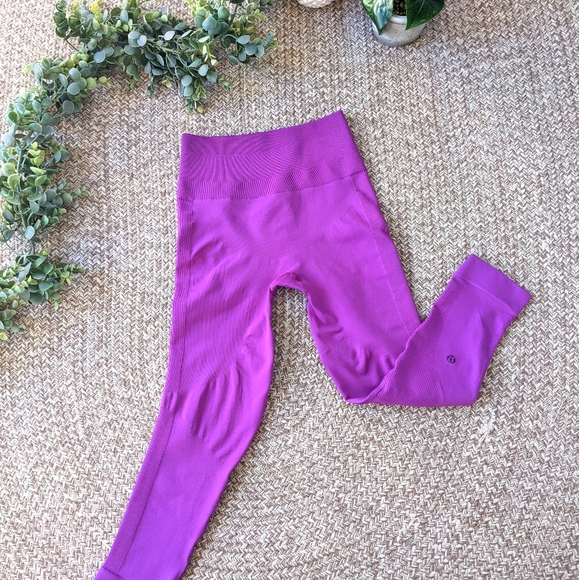 Lululemon Zone In Crop-  Size 4 or 6 - *flaws* - Picture 6 of 16